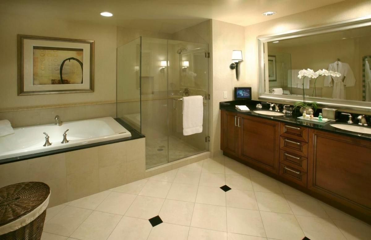 Aparthotel Mgm Signature Ph 30th Floor Deluxe Strip Facing With Balcony Las Vegas